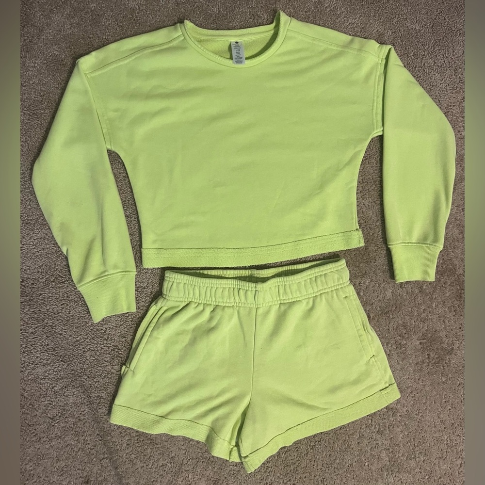 Yogalicious girls Hadley Sweatshirt and Short set
